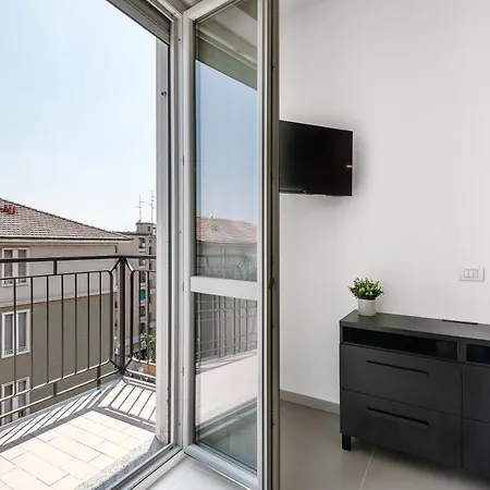 Stayeasy Piane56 Panoramic Apt Next To M5 Metro Milan Exterior photo