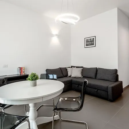Stayeasy Piane56 Panoramic Apt Next To M5 Metro Milan Exterior photo